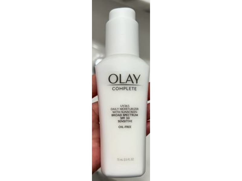 Olay Complete Daily Moisturizer With Sunscreen, Sensitive, SPF 30, 2.5 fl oz/75 mL