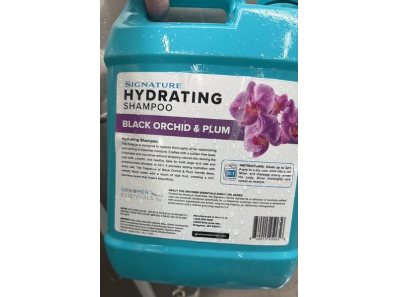Groomer Essentials Signature Hydrating Shampoo, Black Orchid & Plum, 128 fl oz