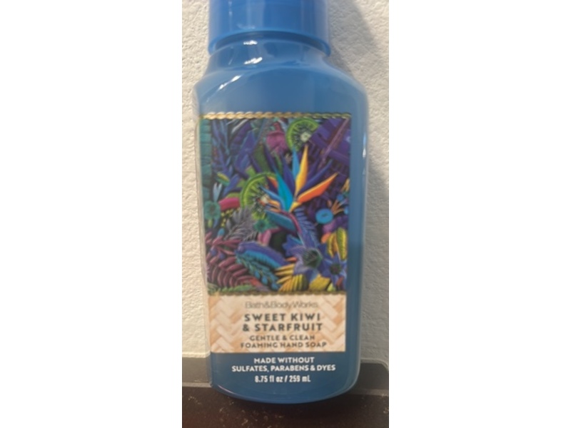 Bath & Body Works Gentle & Clean Foaming Hand Soap, Sweet Kiwi & Star Fruit, 8.75 fl oz/259 mL