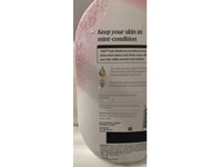 Olay Fresh Radiance Body Wash, Strawberry & Mint Scent, 35 fl oz/1.03 L - thumbnail 3