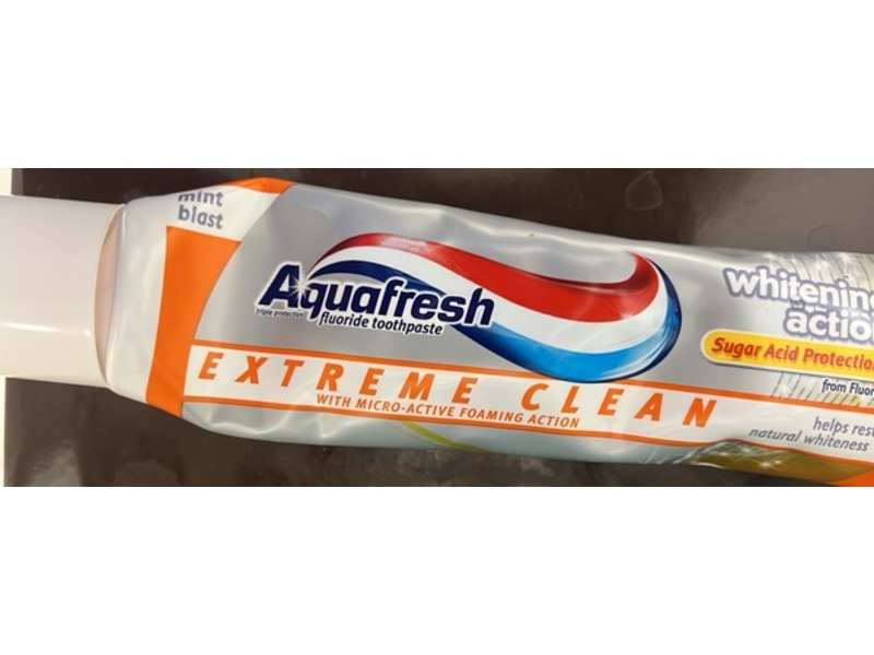 Aquafresh Fluoride Toothpaste, Mint Blast, 5.6 fl oz/158.8 g