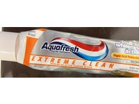 Aquafresh Fluoride Toothpaste, Mint Blast, 5.6 fl oz/158.8 g - thumbnail 2