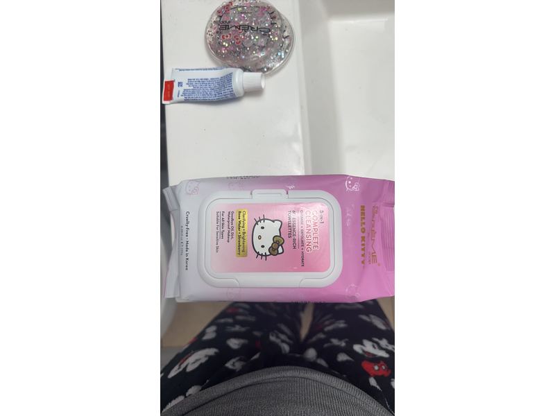 The Crème Shop Hello Kitty 3-in-1 Complete Cleansing Facial Towelettes 60 Count Wipes 8.28 Oz.