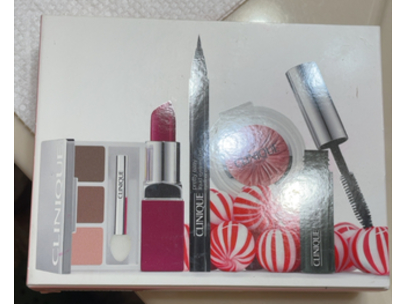 Clinique Makeup Gift Set, Fall 2021