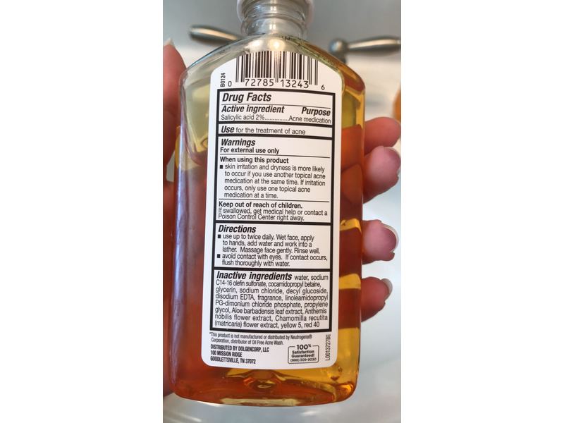 studio selection oil free acne scrub