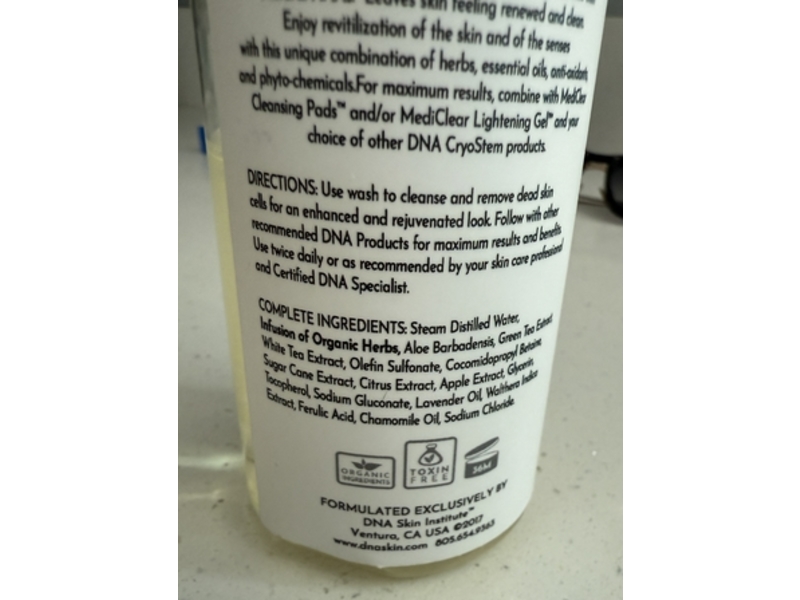 DNA Skin Institute Mediclear Skin Lightening Wash, Clarifying & Brighten, 6 oz/175 mL