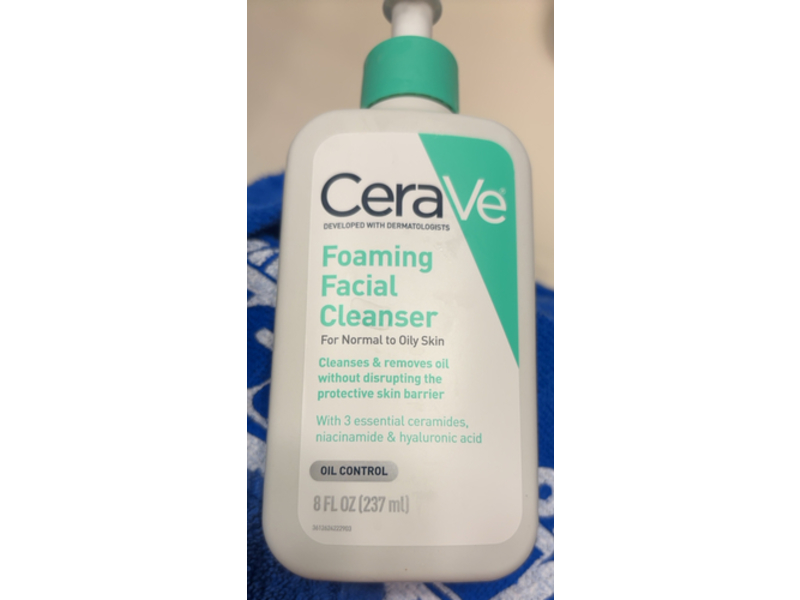 CeraVe Foaming Facial Cleanser, Normal to Oily Skin, 8 fl oz/237 mL