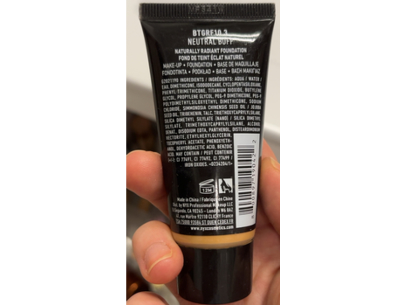 NYX Born to Glow Naturally Radiant Foundation, Neutral Buff, 1.01 fl oz/30 mL