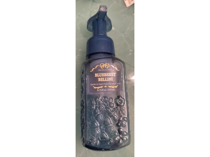 Bath & Body Works Gentle & Clean Foaming Hand Soap, Blueberry Bellini, 8.75 fl oz/259 mL