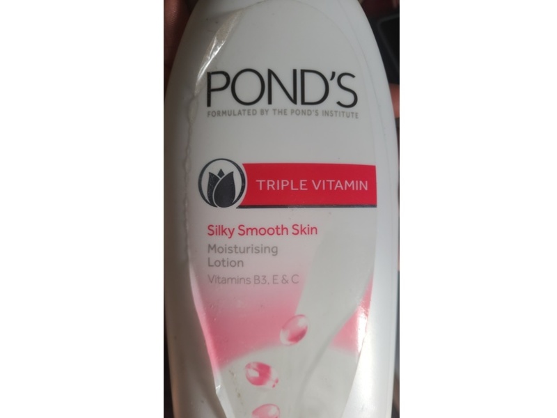 Pond's Triple Vitamin Moisturising Lotion, Vitamins B3, E & C, 600 mL, Pack Of 2