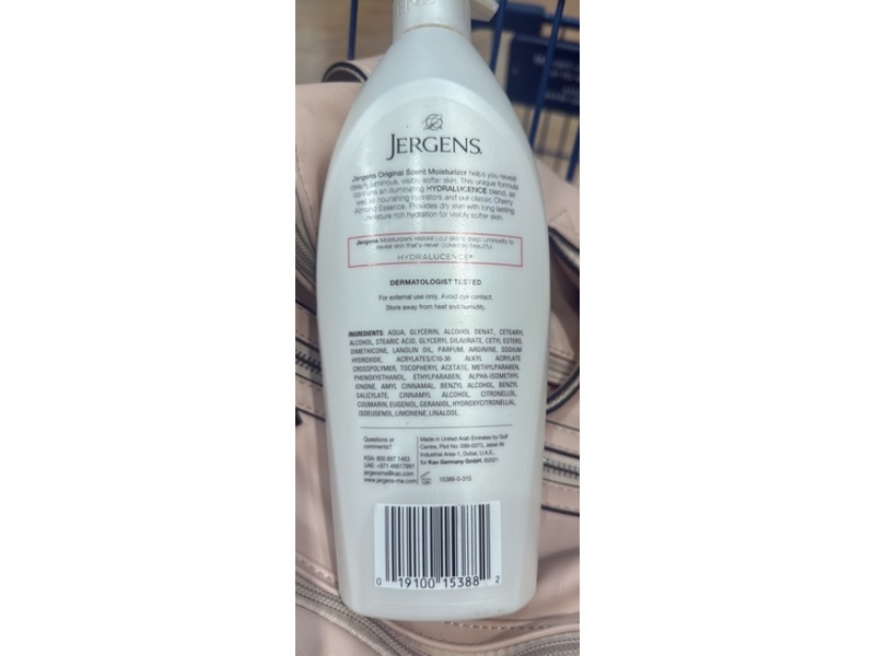 Jergens Cherry Almond Essence Moisturizer, Original Scent, 20.3 fl oz/600 mL