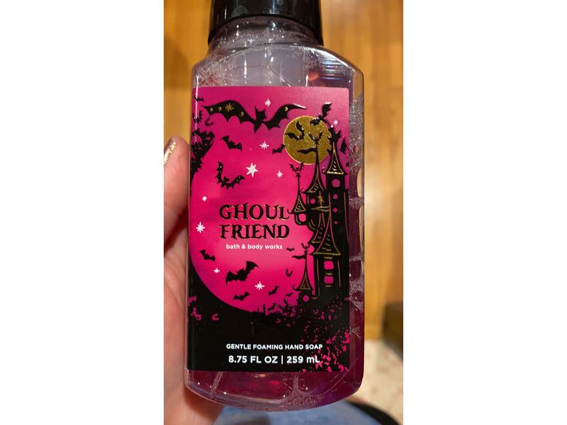 Bath & Body Works White Barn Candle Company Gentle Foaming Hand Soap 8.75 fl oz Ghoul Friend