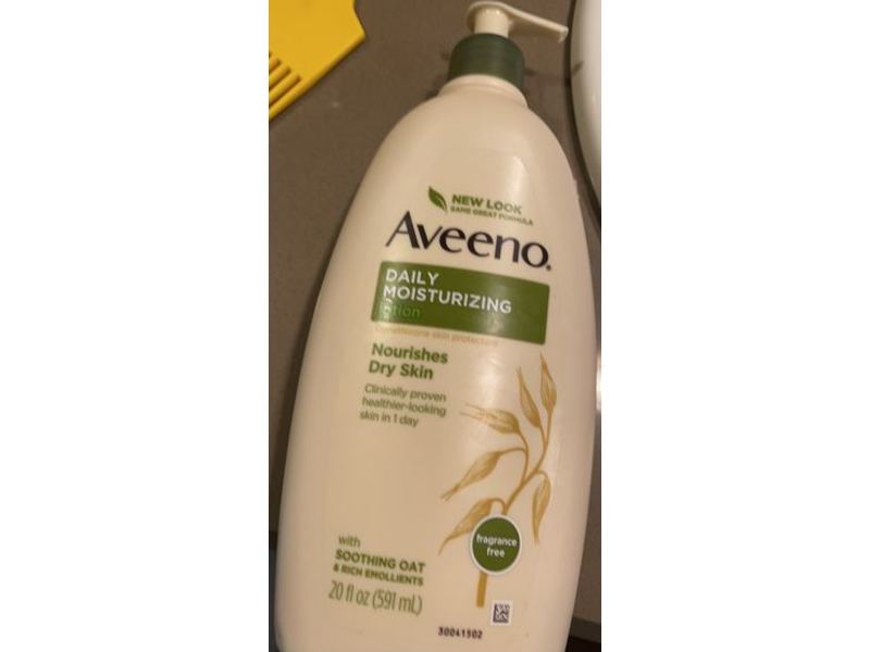 Aveeno Daily Moisturizing Lotion, Soothing Oat & Rich Emollients, Fragrance Free, 20 fl oz/591 mL