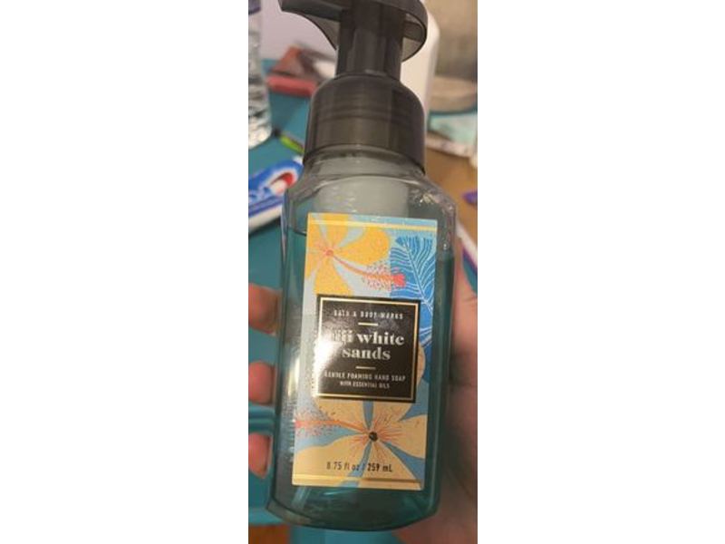 Bath & Body Works Gentle Foaming Hand Soap, Fiji White Sands, Essential Oils, 8.75 fl oz/259 mL