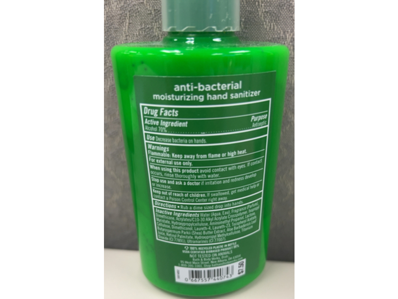 Bath & Body Works Anti - Bacterial Moisturizing Hand Sanitizer, Vanilla Bean Noel, 7.6 fl oz/225 mL