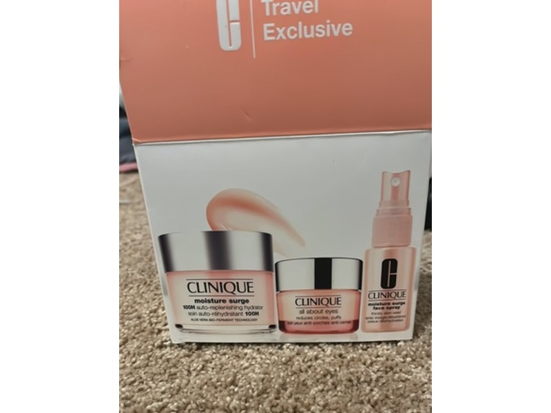 Clinique Moisture Surge Ultra Hydration Kit,