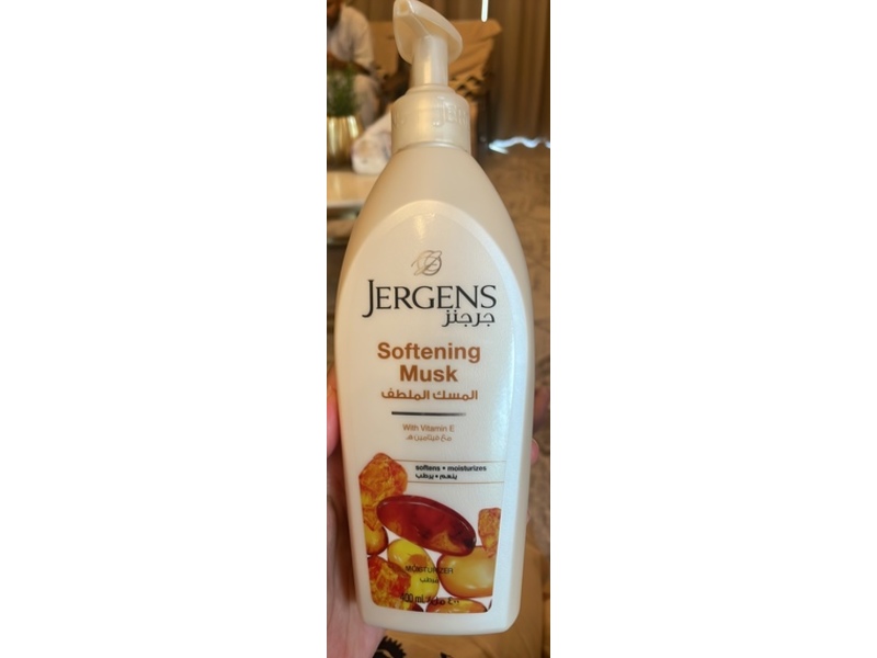 Jergens Softening Moisturizer, Musk, 400 mL