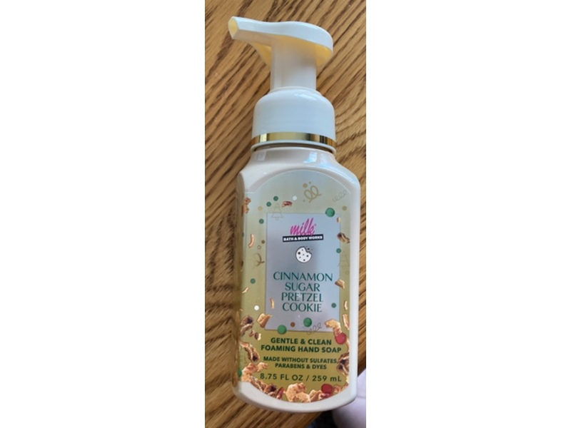 Bath & Body Works Gentle & Clean Foaming Hand Soap, Cinnamon Sugar Pretzel, 8.75 fl oz/259 mL