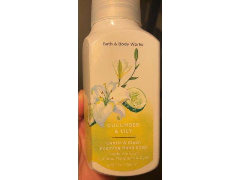 Bath & Body Works Gentle & Clean Foaming Hand Soap, Cucumber & Lily, 8.75 fl oz/259 mL