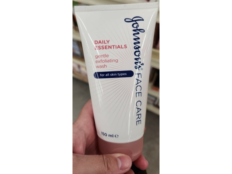 Johnson's Face Care Daily Essentials Gentle Exfoliating Wash, 150 mL
