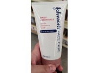 Johnson's Face Care Daily Essentials Gentle Exfoliating Wash, 150 mL - Image 3