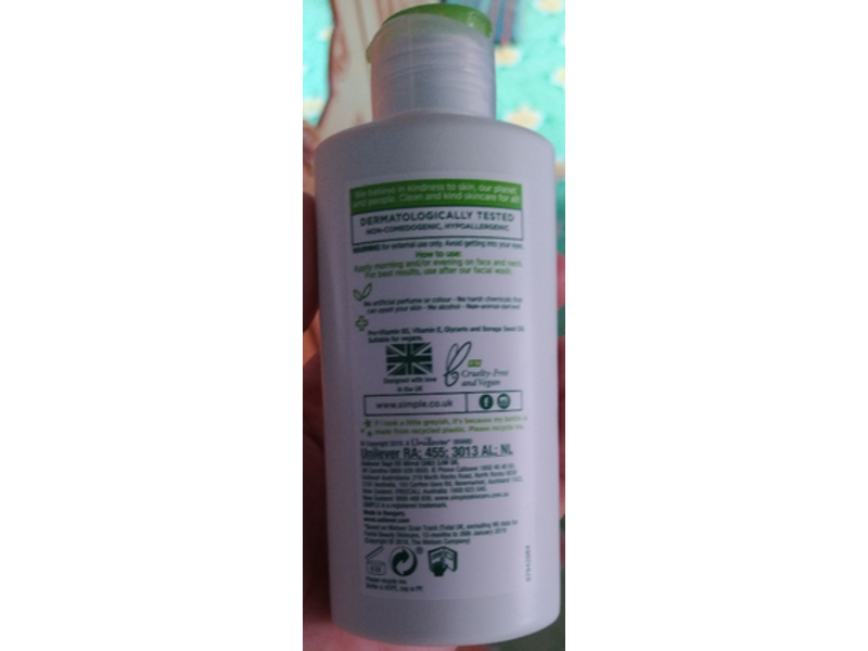 Simple Kind to Skin Hydrating Light Moisturiser, 125 mL