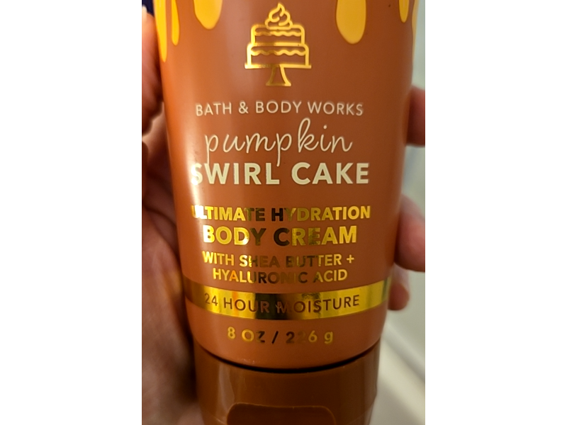 Bath & Body Works Pumpkin Swirl Cake Ultimate Hydration Body Cream, Shea Butter + Hyaluronic Acid, 8 oz/226 g