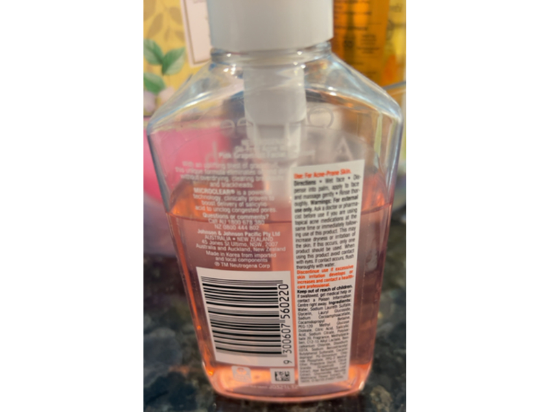 Neutrogena Oil Free Acne Wash Facial Cleanser, Pink Grapefruit, 175 mL