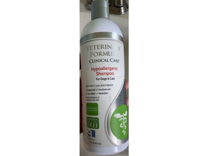 Veterinary Formula Clinical Care Hypoallergenic Shampoo, 16 fl oz/473 mL