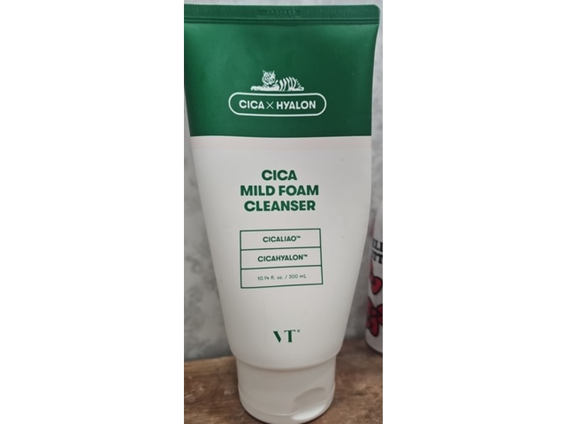 VT Cosmetics Cica Mild Foam Cleanser, 10.14 fl oz/300 mL
