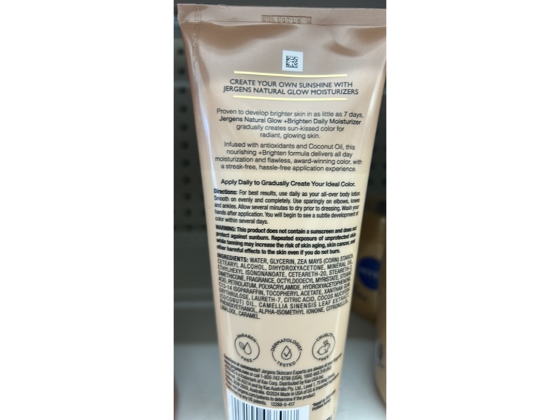 Jergens Natural Glow + Brighten Daily Moisturizer, Fair To Medium, Antioxidants & Coconut Oil, 7.5 fl oz/221 mL