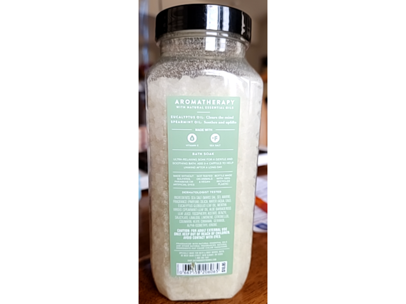 Bath & Body Works Aromatherapy Bath Soak, Eucalyptus + Spearmint, 17 oz/481 g