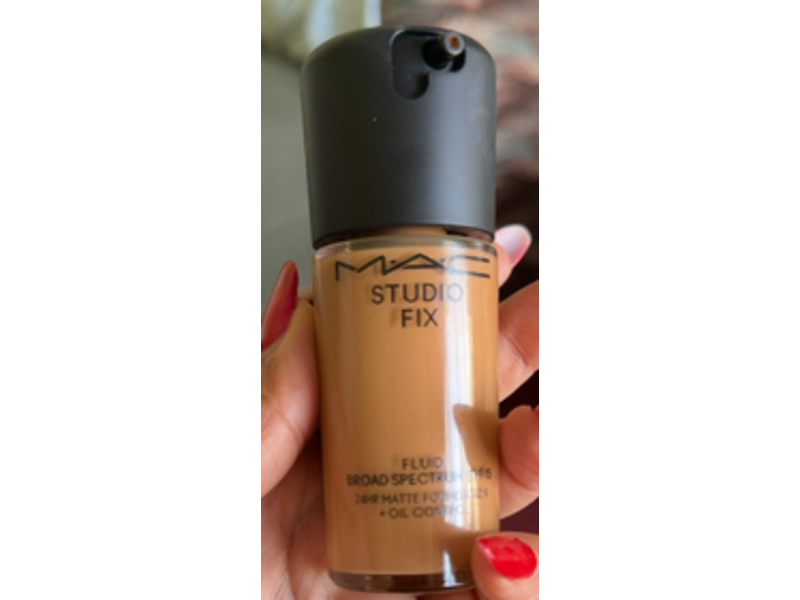 M.A.C Studio Fix Fluid Matte Foundation + Oil Control, SPF 15, NC46, 1 fl oz/30 mL