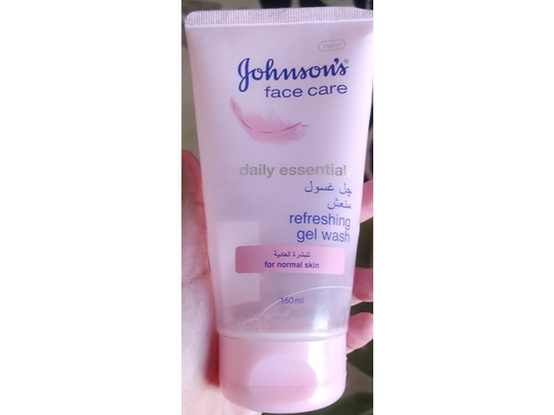 Johnson's Face Care Daily Essentials Refreshing Gel Wash, 150 mL