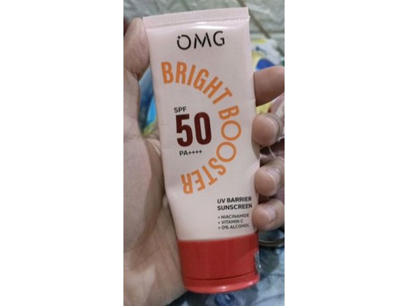 OMG Bright Booster Uv Barrier Sunscreen, SPF 50, Niacinamide + Vitamin C & 0% Alcohol, 25 mL