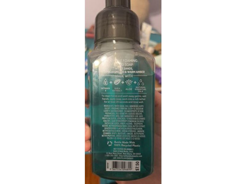 Bath & Body Works Gentle Foaming Hand Soap, Fiji White Sands, Essential Oils, 8.75 fl oz/259 mL