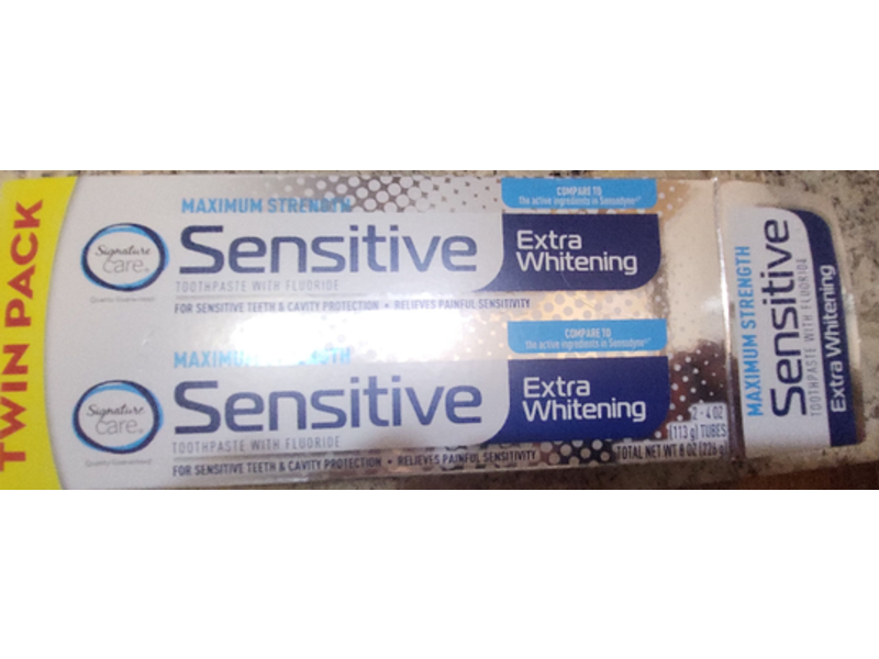Signature Care Sensitive Extra Whitening Toothpaste With Fluoride, 4 oz/113 g, Pack Of 2