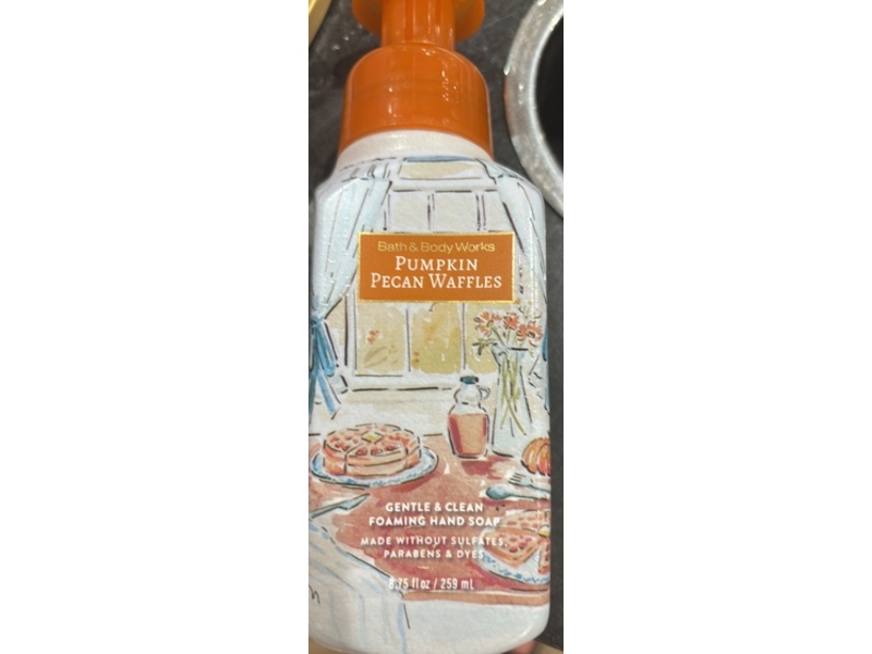 Bath & Body Works Gentle & Clean Foaming Hand Soap, Pumpkin Pecan Waffles, 8.75 fl oz/259 mL.