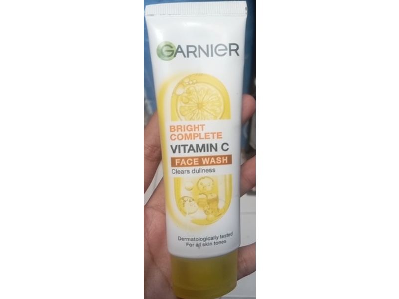 Garnier Bright Complete Vitamin C Face Wash, 50 mL