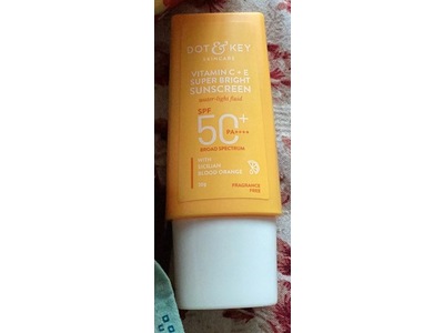Dot And Key Vitamin C + E Super Bright Sunscreen, SPF 50+ PA++++ Siclian Blood Orange, 30 g