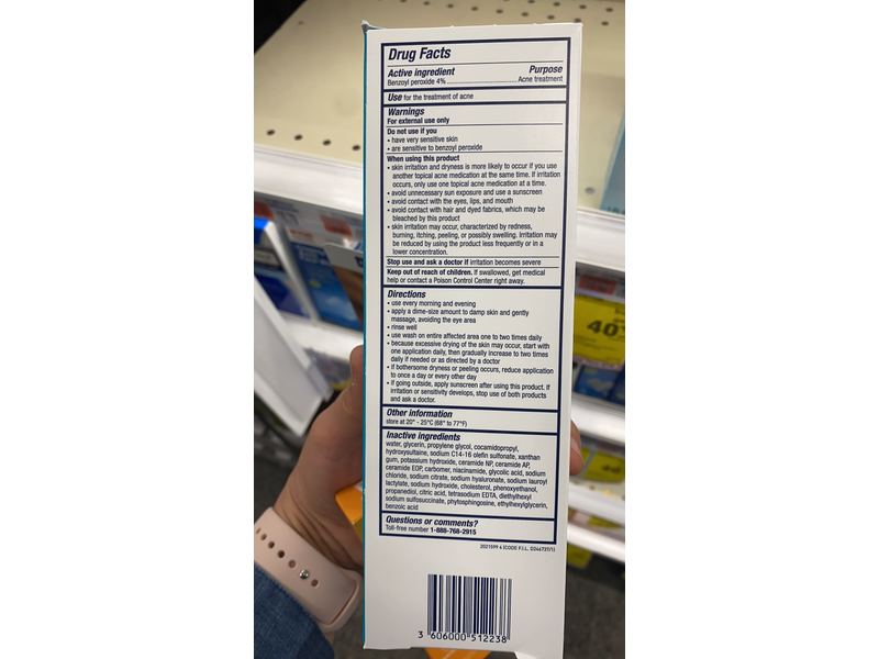 CeraVe Acne Foaming Cream Cleanser, 5 fl oz (150 mL)