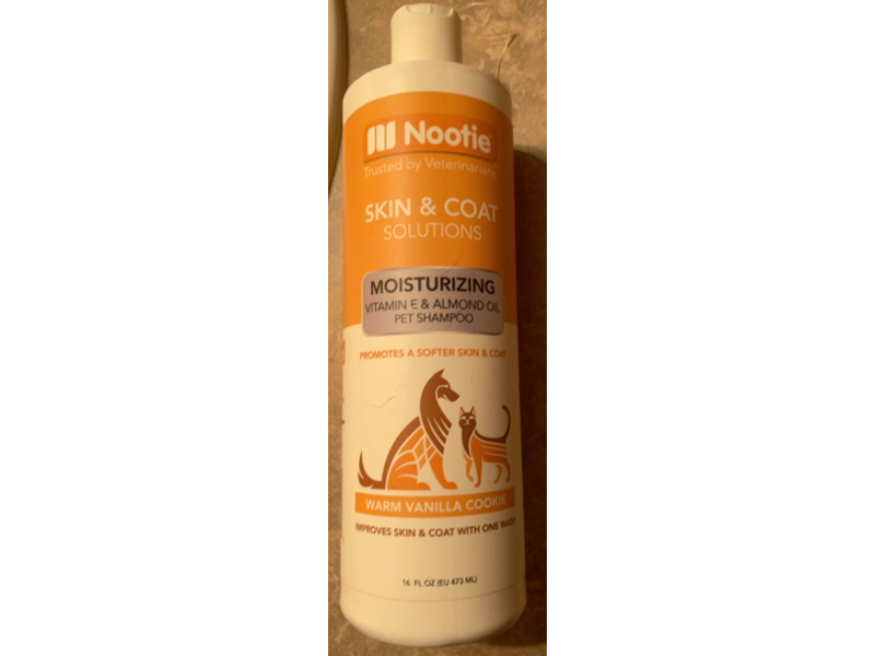 Nootie Skin & Coat Solutions Vitamin E and Almond Oil Moisturizing Pet Shampoo, Warm Vanilla Cookie, 16 fl oz/473 mL