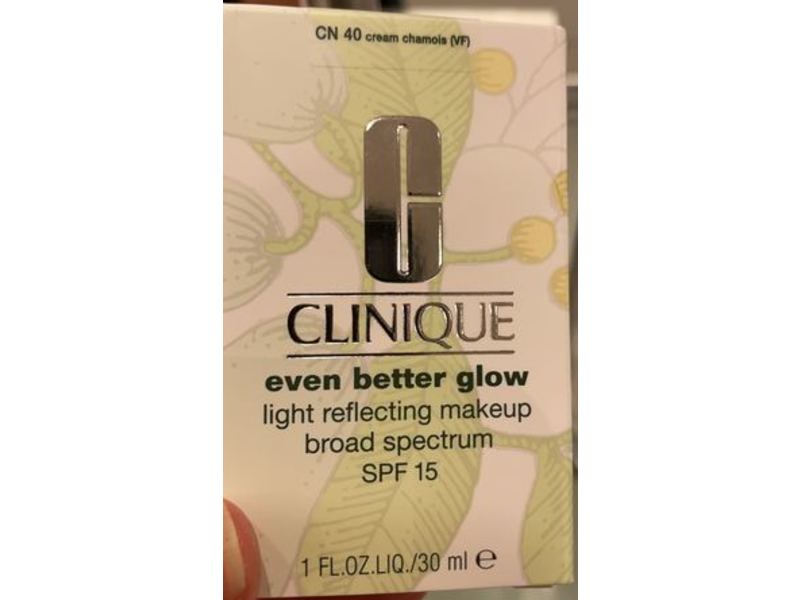 Clinique Even Better Glow Light Reflecting Makeup, SPF 15, 40 Cream Chamois, 1 fl oz/30 mL