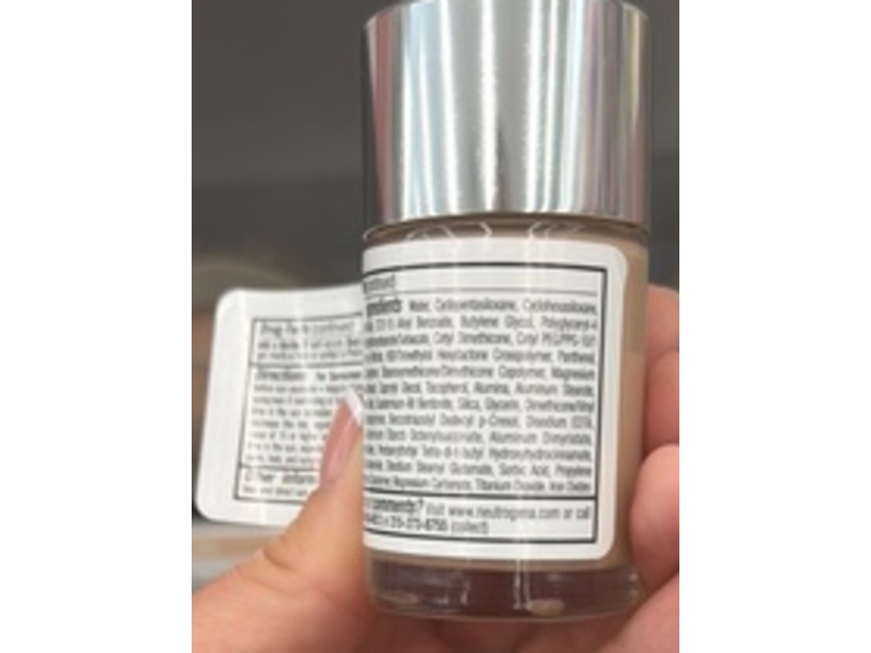 Neutrogena Healthy Skin Liquid Foundation Makeup, Cool Nude 220C, SPF 20, 1 fl oz/30 mL