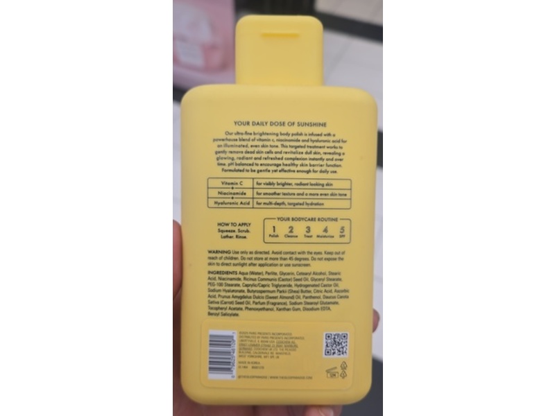 Isle Of Paradise Brilliantly Bright Body Scrub, Vitamin C, Niacinamide & Hyaluronic Acid, 7.77 fl oz/230 mL