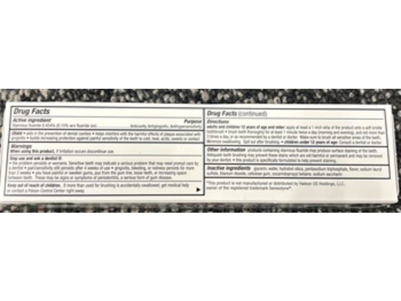 CVS Sensitivity & Gum Anticavity Fluoride Whitening Toothpaste, Mint Flavor, 3.4 fl oz/96.4 g