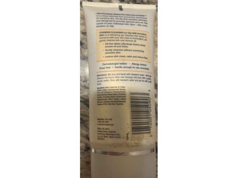 Neutrogena Sensitive Skin Solution Foaming Cleanser, 5.1 fl oz/150 mL