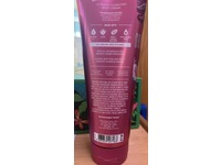 Bath & Body Works Strawberry Snowflakes Ultimate Hydration Body Cream, Shea Butter + Hyaluronic Acid, 8 oz/226 g, 2 Pack - Image 4