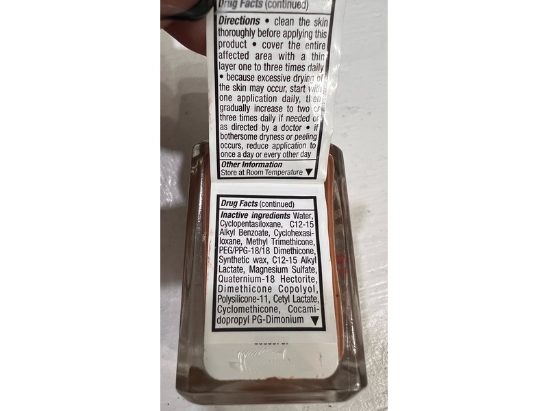 Neutrogena Skin Clearing Foundation, 135 Chestnut, 1 fl oz/30 mL