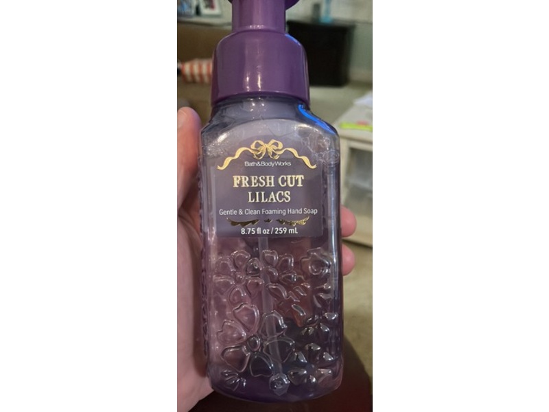 Bath & Body Works Gentle & Clean Foaming Hand Soap, Fresh Cut Lilacs, 8.75 fl oz/ 259 mL
